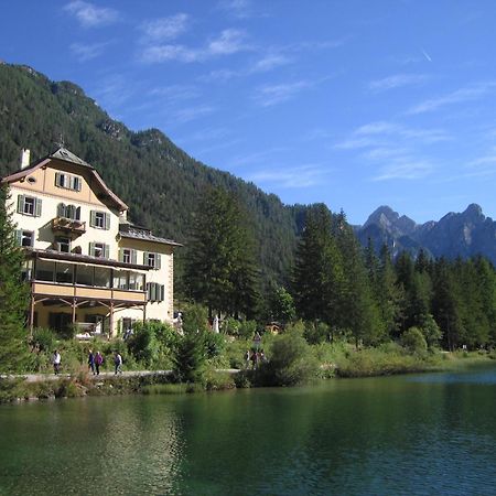 Hotel Baur Am See Dobbiaco Exterior photo