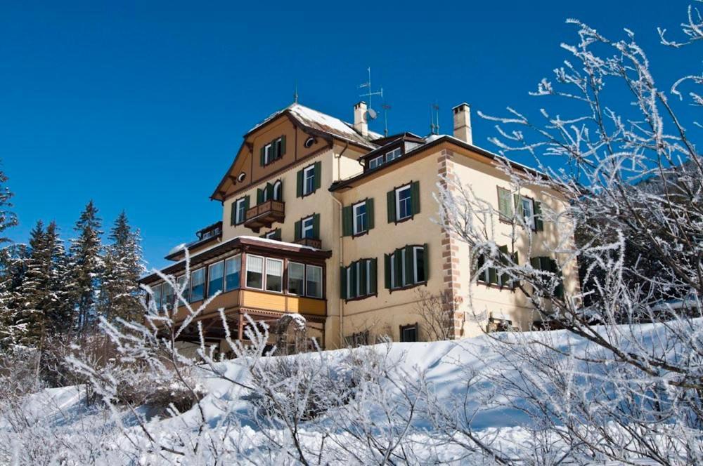 Hotel Baur Am See Dobbiaco Exterior photo