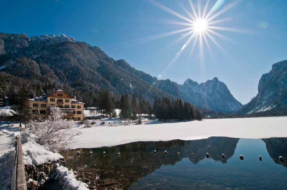 Hotel Baur Am See Dobbiaco Exterior photo