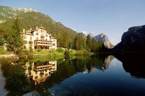 Hotel Baur Am See Dobbiaco Exterior photo