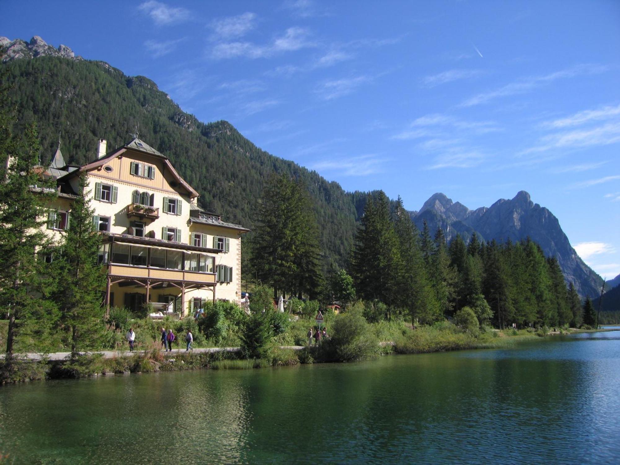 Hotel Baur Am See Dobbiaco Exterior photo